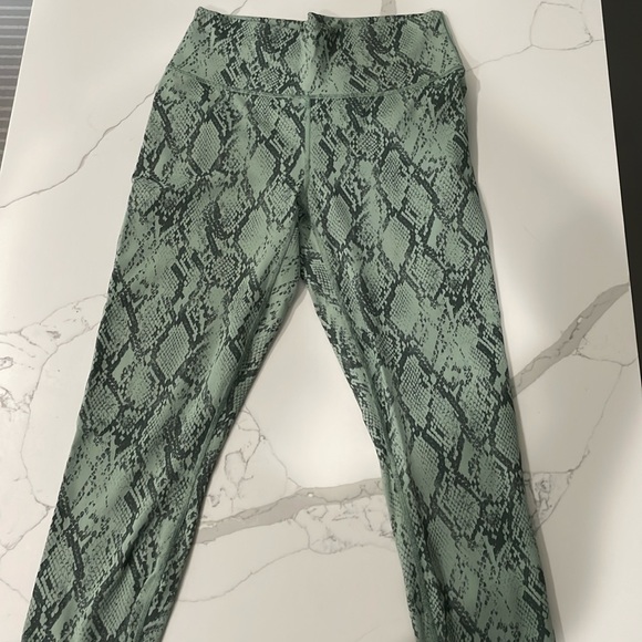 Fabletics Set- - Picture 1 of 6